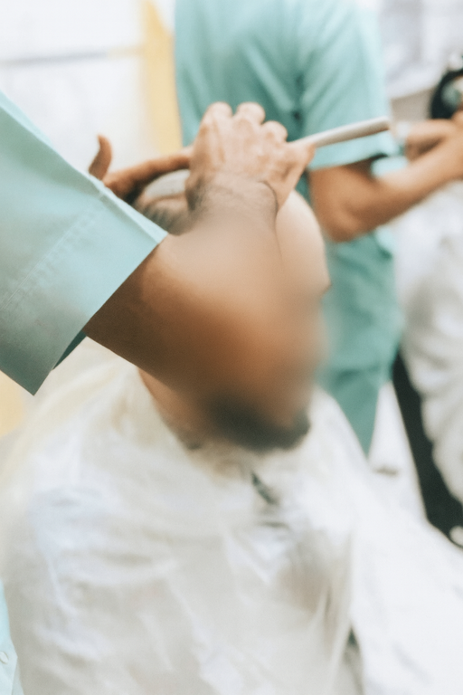 Haar knippen of scheren